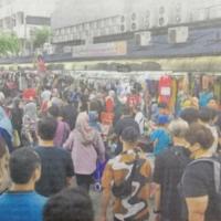 Lokasi beli-belah ikonik hari raya di ibu kota, Jalan Tuanku Abdul Rahman (Jalan TAR) terus menjadi tumpuan ramai.