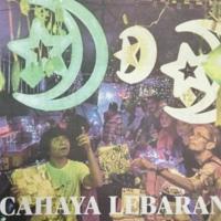 Kemeriahan lampu berwarna-warni yang dijual menarik perhatian orang ramai ektika membeli persiapan Aidilfitri di Jalan Tuanku Abdul Rahman (TAR), Kuala Lumpur. Pelbagai jenis lampu berbentuk bulan, bintang dan ketupat menajdi pilihan pengunjung untuk menghisasi serta memeriahkan kediaman mereka.