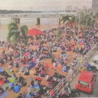 Hampir 1,000 orang memilih kawasan tepi Sungai Kelantan di Lembah Sireh, Kota Bharu sebagai lokasi untuk berbuka puasa sepanjang Ramadan.